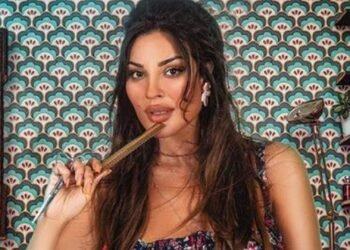 تاتو نادين نسيب نجيم على ظهرها يثير اهتمام الجميع