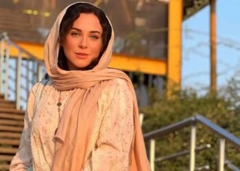 سلاف فواخرجي تشارك فيديو نادرا يجمعها بوالدها